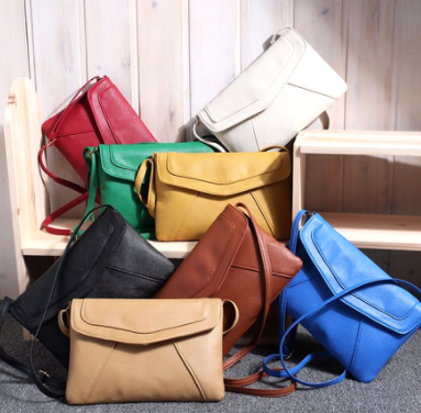 BoardwalkBuy: 72% Off Women's Vintage Clutch Purse - Assorted Colors